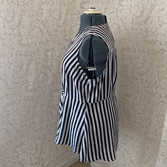 ❌SOLD❌TORRID PEPLUM GEORGETTE BUTTON-FRONT TIE-FRONT BLOUSE - Picture 6 of 9